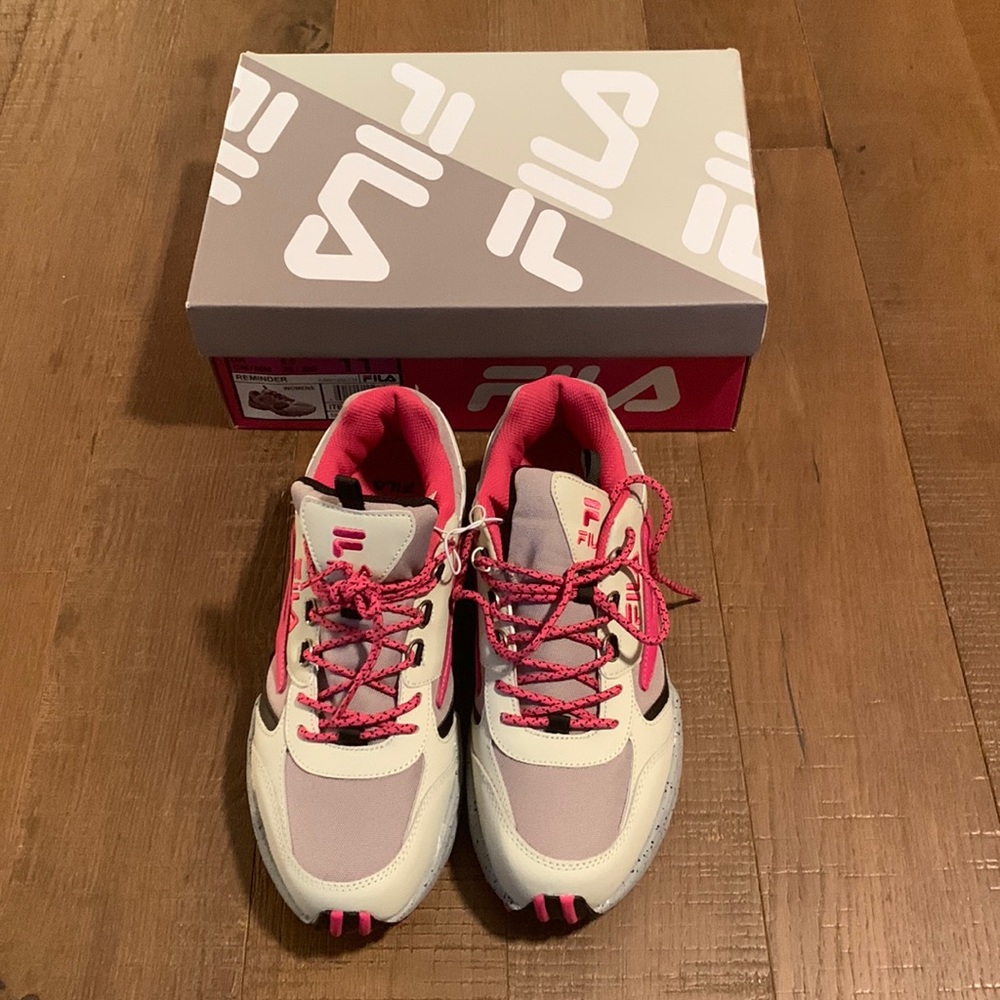 NEW IN BOX Womens Size 11 Fila Reminder Athletic Sneakers Shoes Tan Pink Black